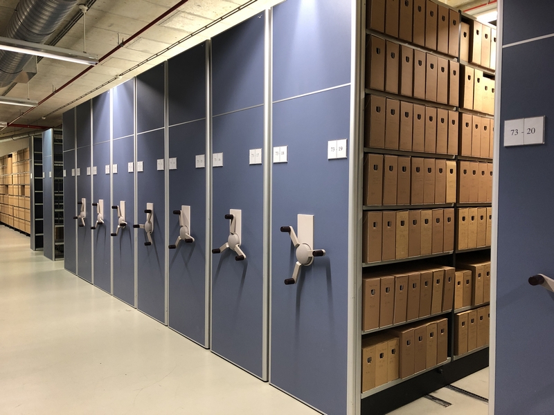 Fysieke archieven in de Collectie NMI beheert in de depots van het Haags Gemeentearchief tn